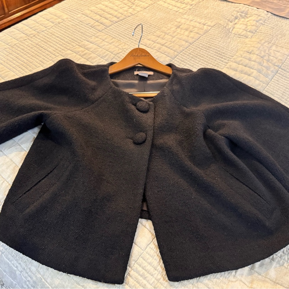 Kenar Black Wool Cape Jacket
Boucle cropped blazer - Picture 3 of 10